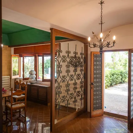 Casa Del Carrubo Карини